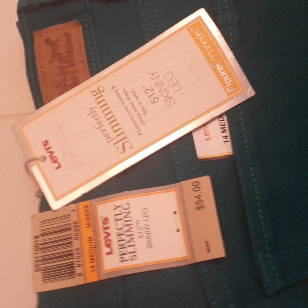 Green Levi's skinny leg